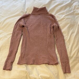 Ribbed Turtleneck Sweater in Dusty Rose